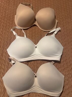 3 Everyday Smooth T-Shirt Bras - White and Nudes. Torrid and VS